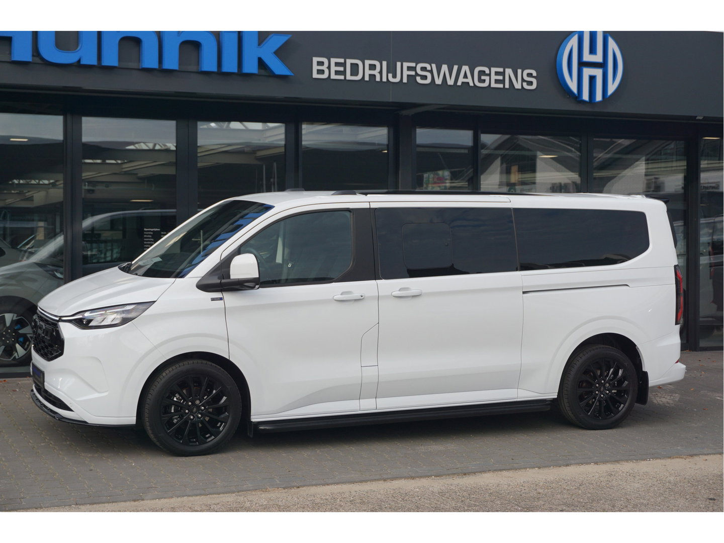 Ford Transit Custom Tourneo 340L 2.5 PHEV 233PK JWR EDITION PRIJS INCL. BPM Leder, 19" LM, B&O, Pano, Elec. Schuifdeur, Trekhaak!! NR. TR19