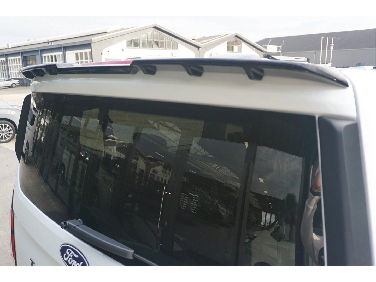 Ford Transit Custom Tourneo 340L 2.5 PHEV 233PK JWR EDITION PRIJS INCL. BPM Leder, 19" LM, B&O, Pano, Elec. Schuifdeur, Trekhaak!! NR. TR19