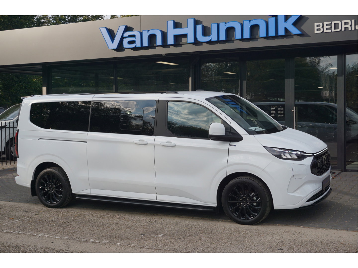 Ford Transit Custom Tourneo 340L 2.5 PHEV 233PK JWR EDITION PRIJS INCL. BPM Leder, 19" LM, B&O, Pano, Elec. Schuifdeur, Trekhaak!! NR. TR19
