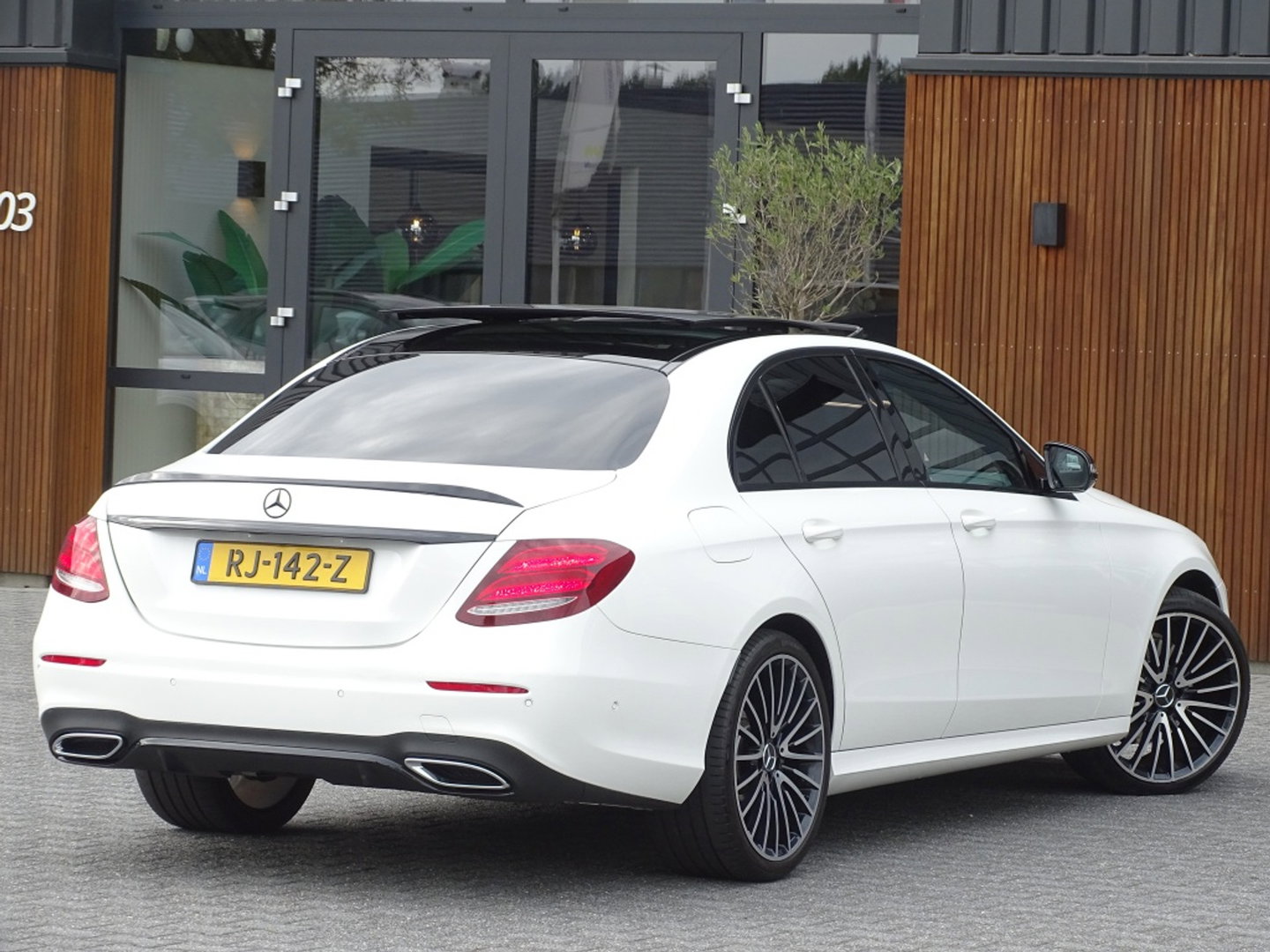 Mercedes-Benz E-Klasse 220 d automaat / Prestige Plus / AMG pakket / LED