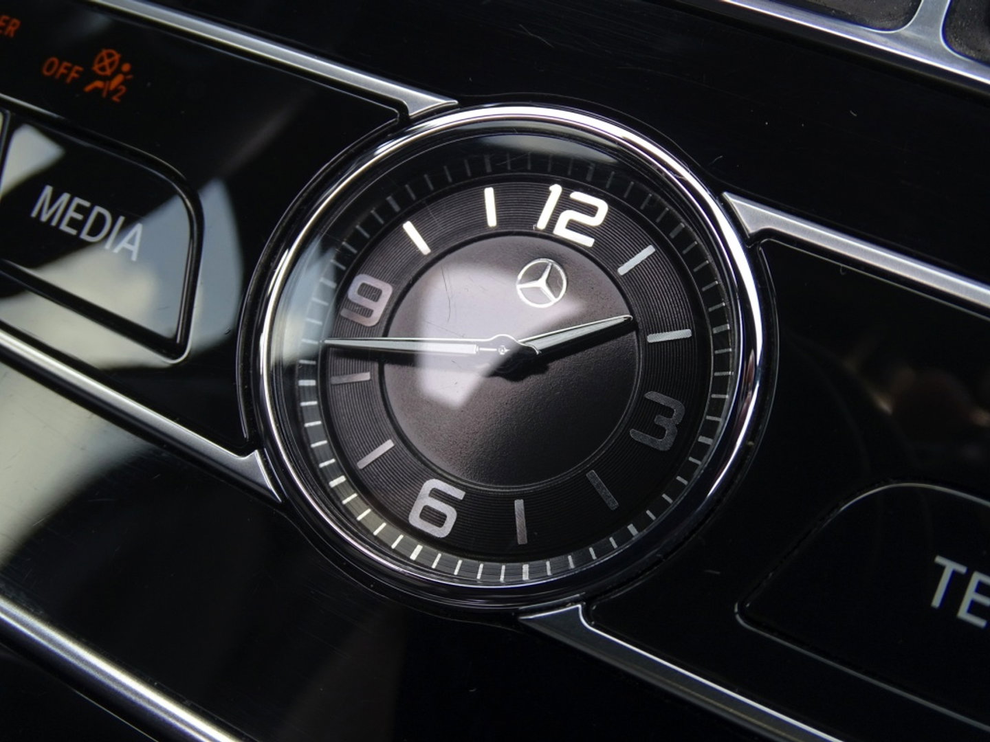 Mercedes-Benz E-Klasse 220 d automaat / Prestige Plus / AMG pakket / LED