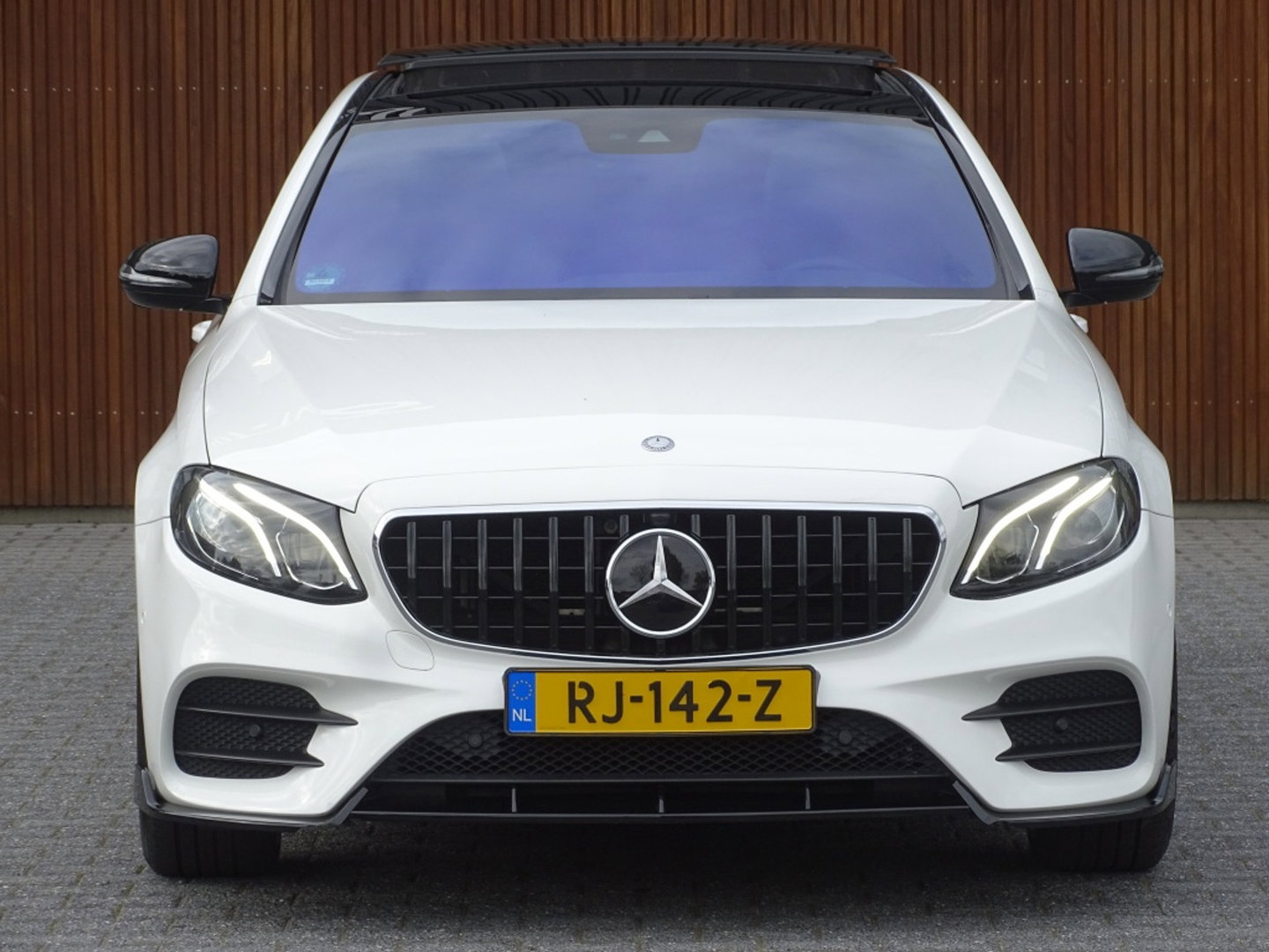 Mercedes-Benz E-Klasse 220 d automaat / Prestige Plus / AMG pakket / LED