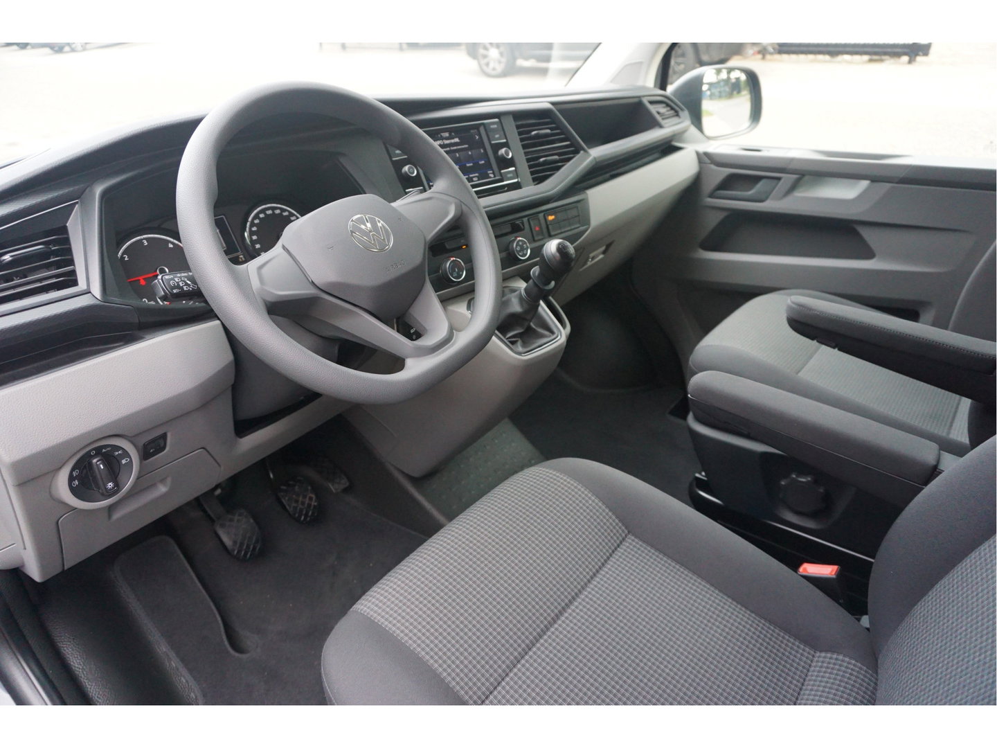 Volkswagen Transporter T6.1 2.0TDI 150PK BPM VRIJ!! App Connect, Cruise, Airco, Betimmering! NR. 731