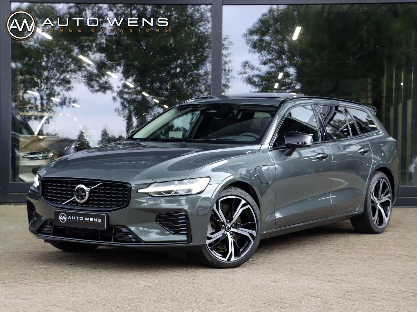 Volvo V60 T8 AWD Plus Dark Forest Lake Pano 360 Cam | 19'' | Thor Lights | Trekhaak wegkl.