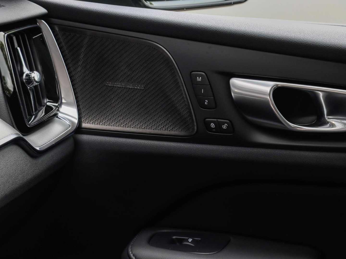 Volvo V60 T8 AWD Plus Dark Forest Lake Pano 360 Cam | 19'' | Thor Lights | Trekhaak wegkl.