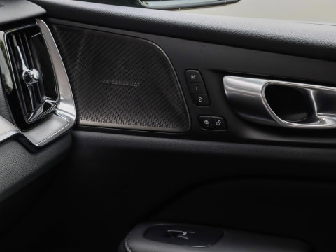 Volvo V60 T8 AWD Plus Dark Forest Lake Pano 360 Cam | 19'' | Thor Lights | Trekhaak wegkl.