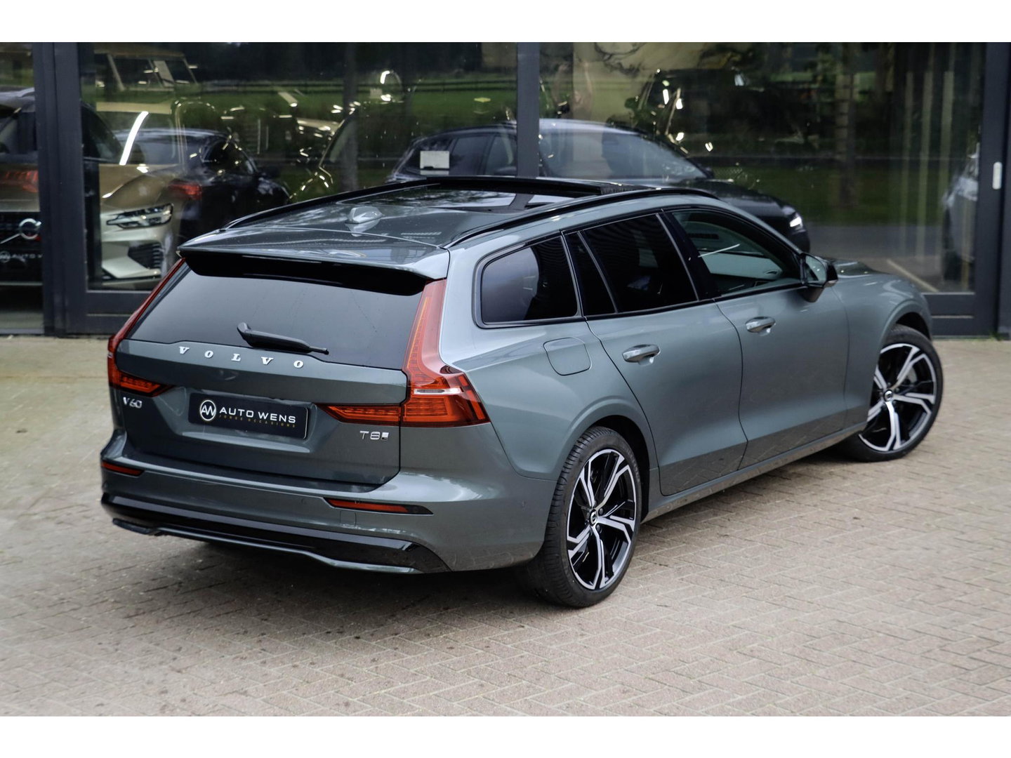 Volvo V60 T8 AWD Plus Dark Forest Lake Pano 360 Cam | 19'' | Thor Lights | Trekhaak wegkl.