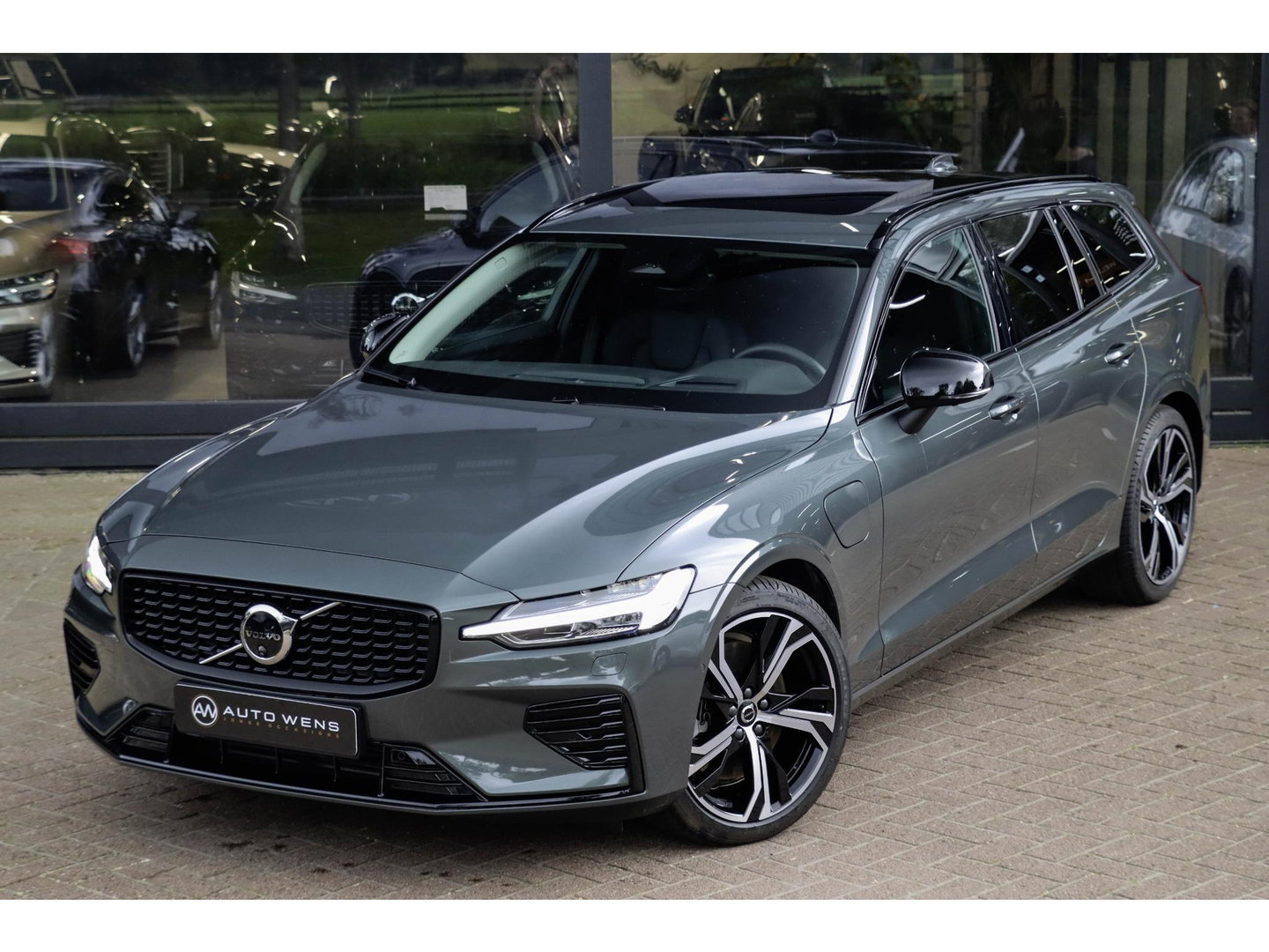 Volvo V60 T8 AWD Plus Dark Forest Lake Pano 360 Cam | 19'' | Thor Lights | Trekhaak wegkl.