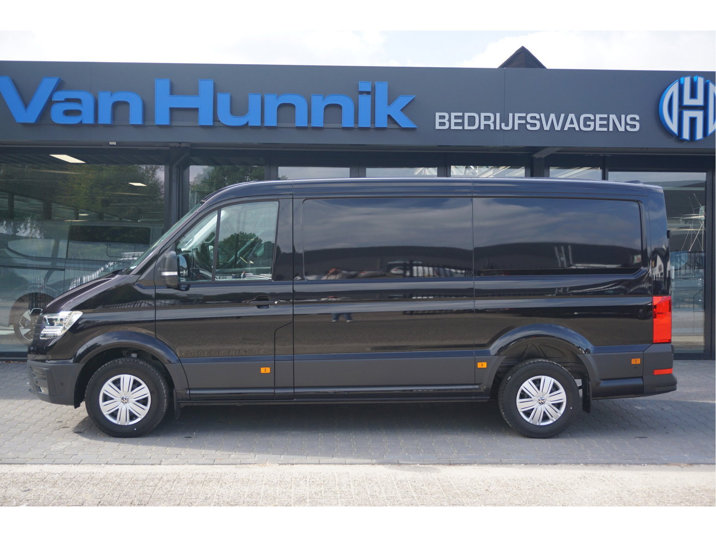 Volkswagen Crafter 35 177PK L3H2 AUT Facelift BPM VRIJ!! 13" Navi, Cam, Gev. Stoel, Alarm, LED!! NR. 345