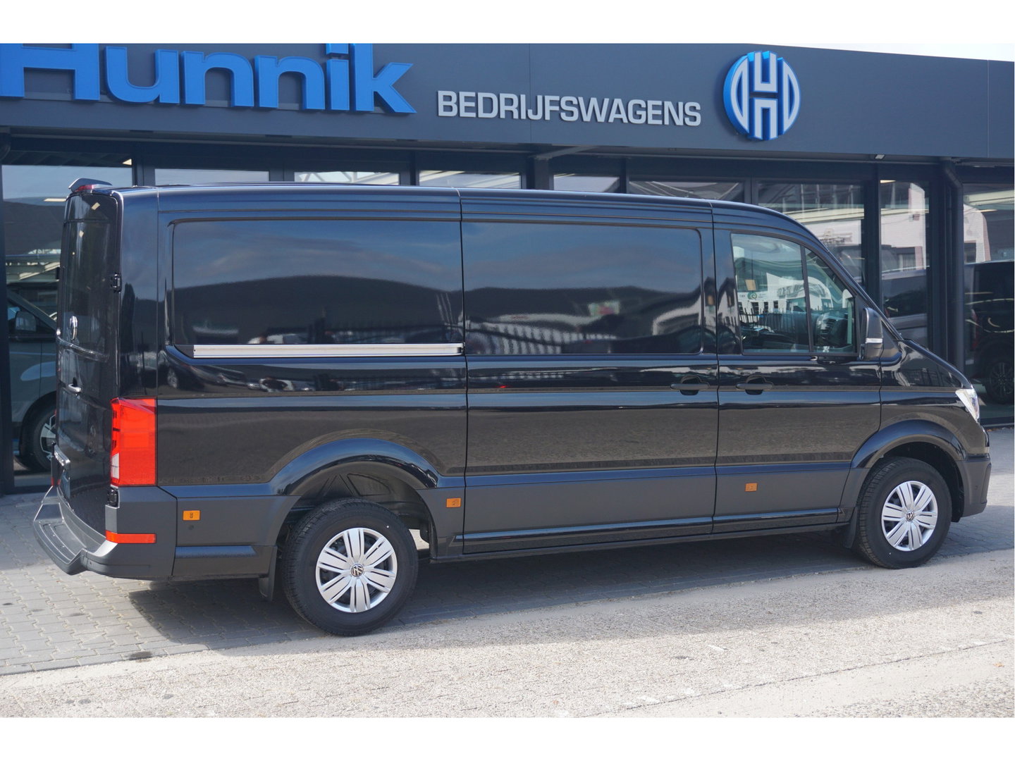 Volkswagen Crafter 35 177PK L3H2 AUT Facelift BPM VRIJ!! 13" Navi, Cam, Gev. Stoel, Alarm, LED!! NR. 345