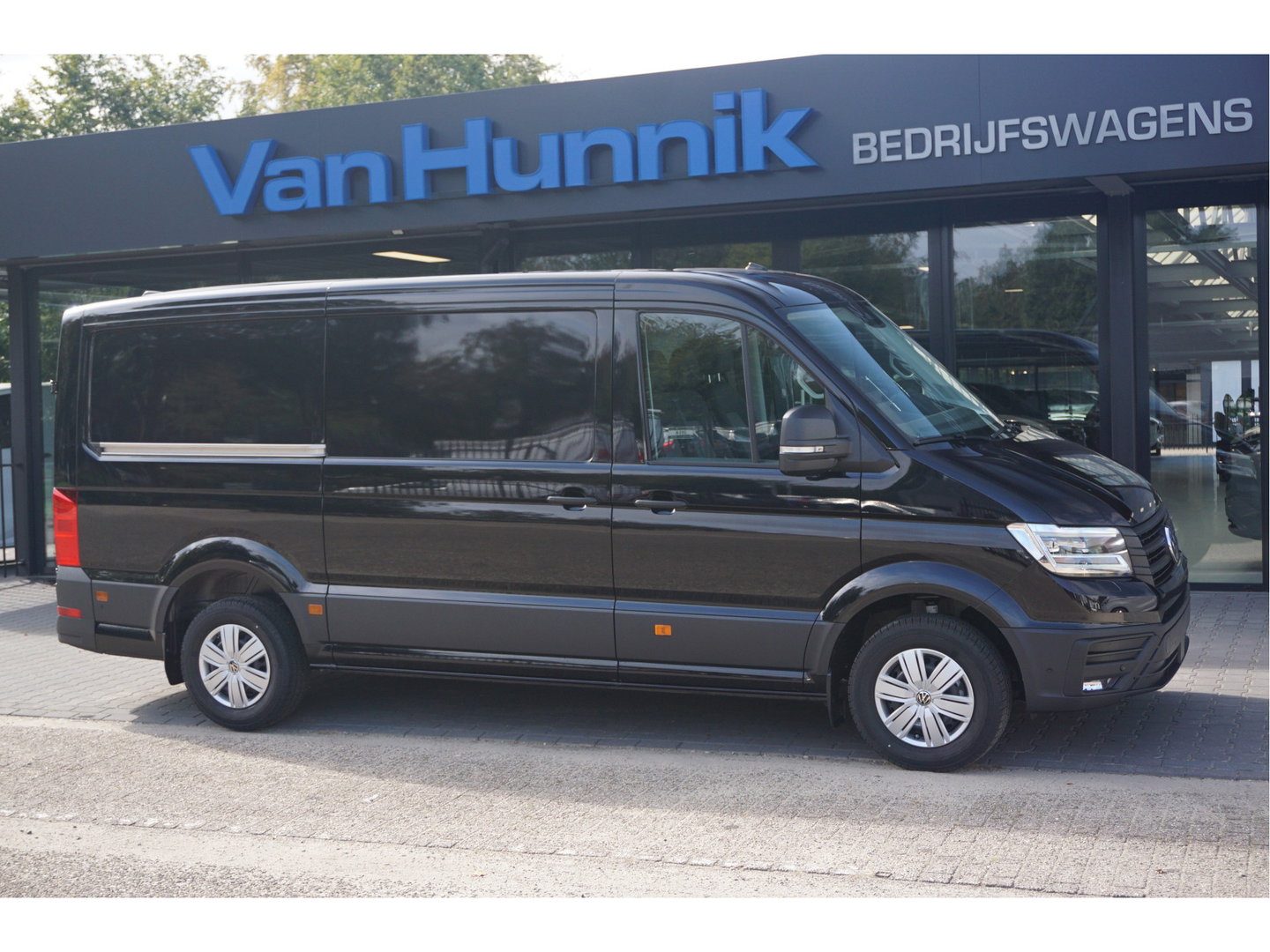 Volkswagen Crafter 35 177PK L3H2 AUT Facelift BPM VRIJ!! 13" Navi, Cam, Gev. Stoel, Alarm, LED!! NR. 345