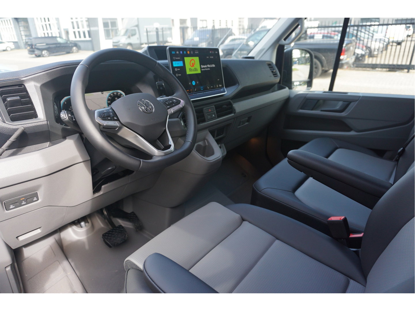Volkswagen Crafter 35 177PK L3H2 AUT Facelift BPM VRIJ!! 13" Navi, Cam, Gev. Stoel, Alarm, LED!! NR. 345