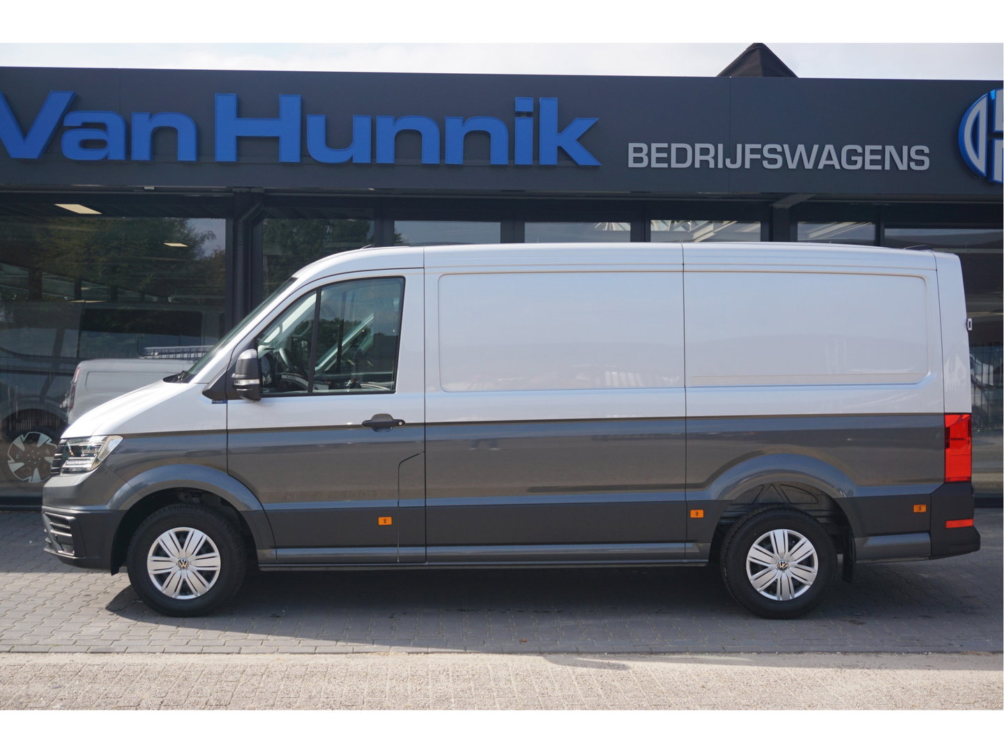 Volkswagen Crafter 35 177PK L3H2 AUT BPM VRIJ!! Navi, Cam, ACC, LED, Dual Tone Lak!! NR. 872