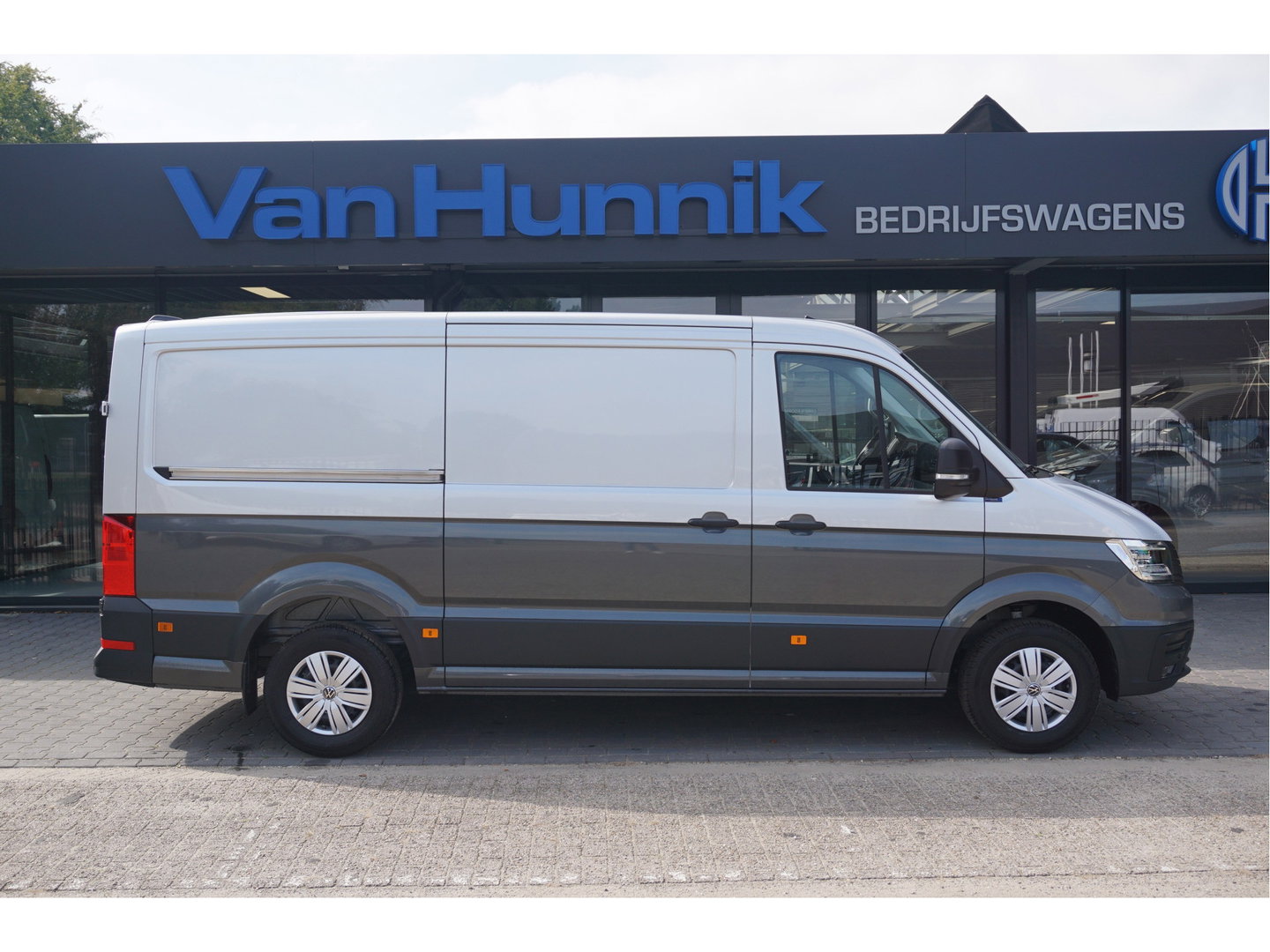 Volkswagen Crafter 35 177PK L3H2 AUT BPM VRIJ!! Navi, Cam, ACC, LED, Dual Tone Lak!! NR. 872