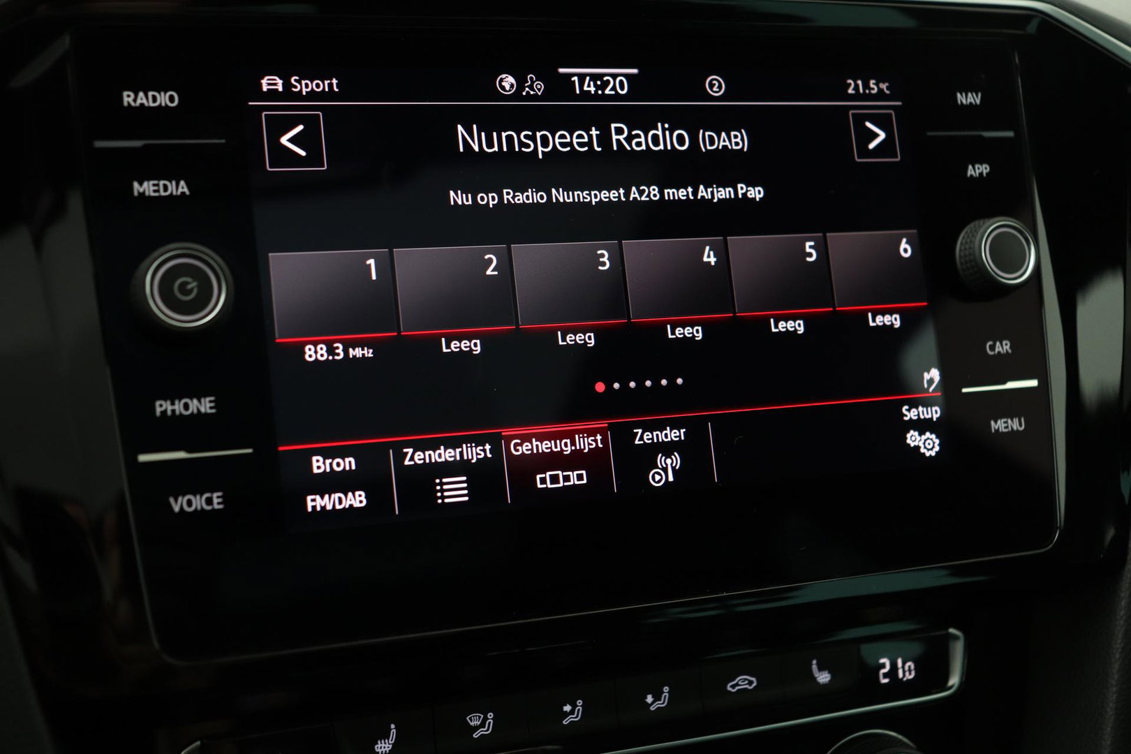 Volkswagen Passat Variant 1.4 TSI PHEV GTE Business | Massage | Panoramadak | 360° Camera | ACC | Standkachel | DCC | Matrix LED