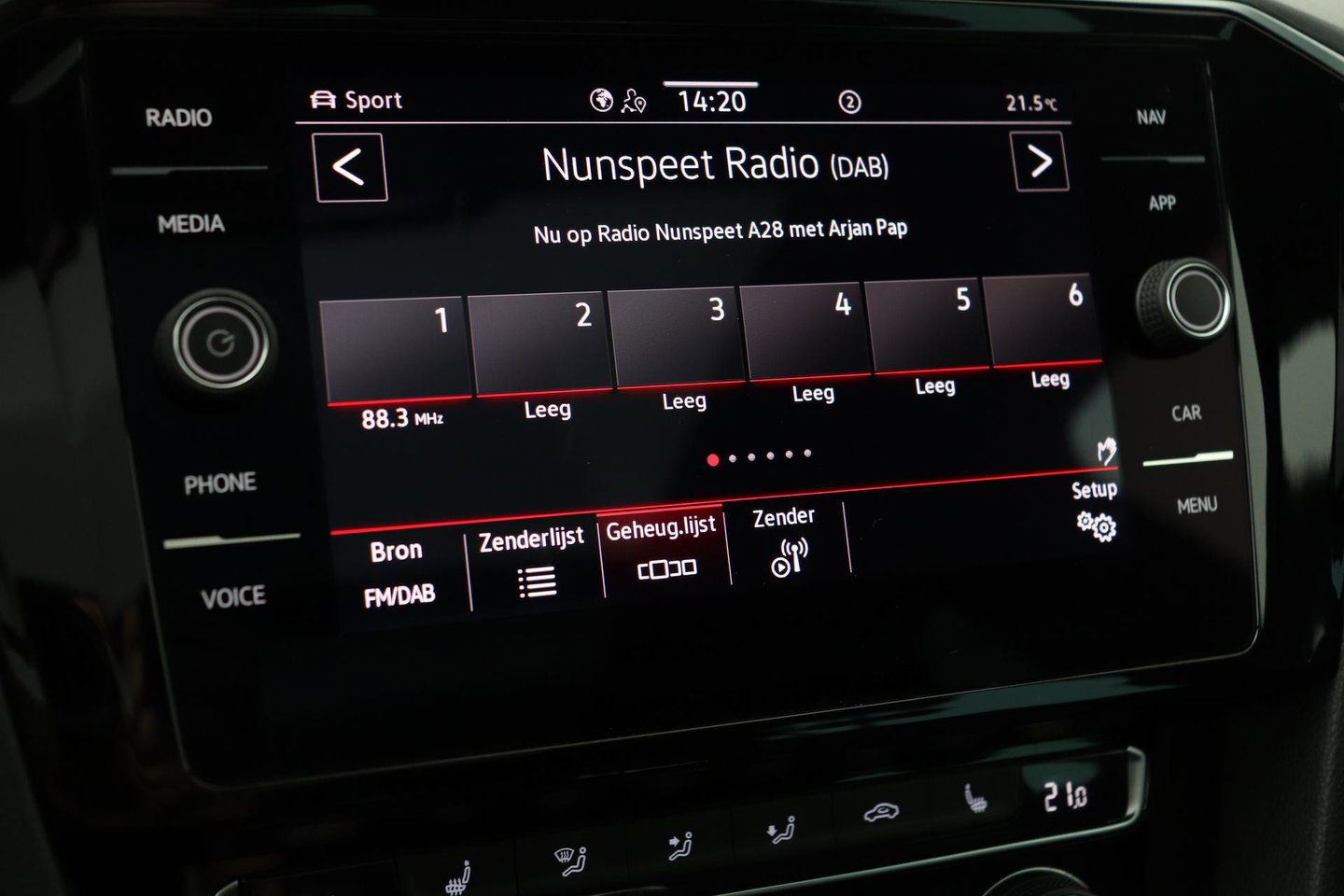 Volkswagen Passat Variant 1.4 TSI PHEV GTE Business | Massage | Panoramadak | 360° Camera | ACC | Standkachel | DCC | Matrix LED