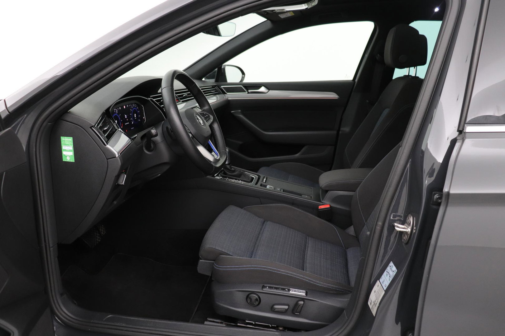 Volkswagen Passat Variant 1.4 TSI PHEV GTE Business | Massage | Panoramadak | 360° Camera | ACC | Standkachel | DCC | Matrix LED