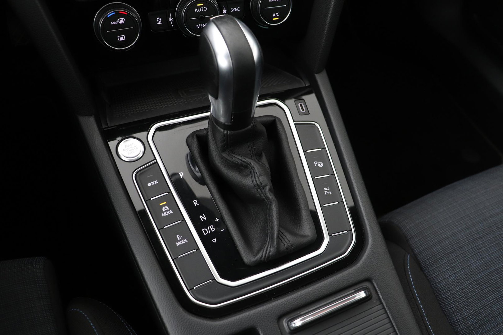 Volkswagen Passat Variant 1.4 TSI PHEV GTE Business | Massage | Panoramadak | 360° Camera | ACC | Standkachel | DCC | Matrix LED