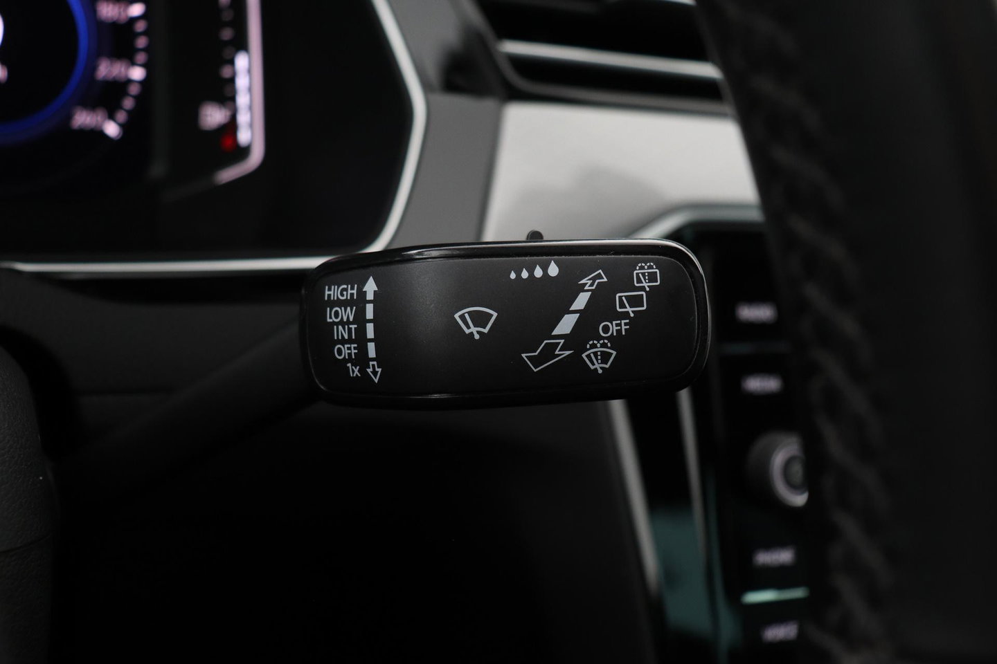 Volkswagen Passat Variant 1.4 TSI PHEV GTE Business | Massage | Panoramadak | 360° Camera | ACC | Standkachel | DCC | Matrix LED