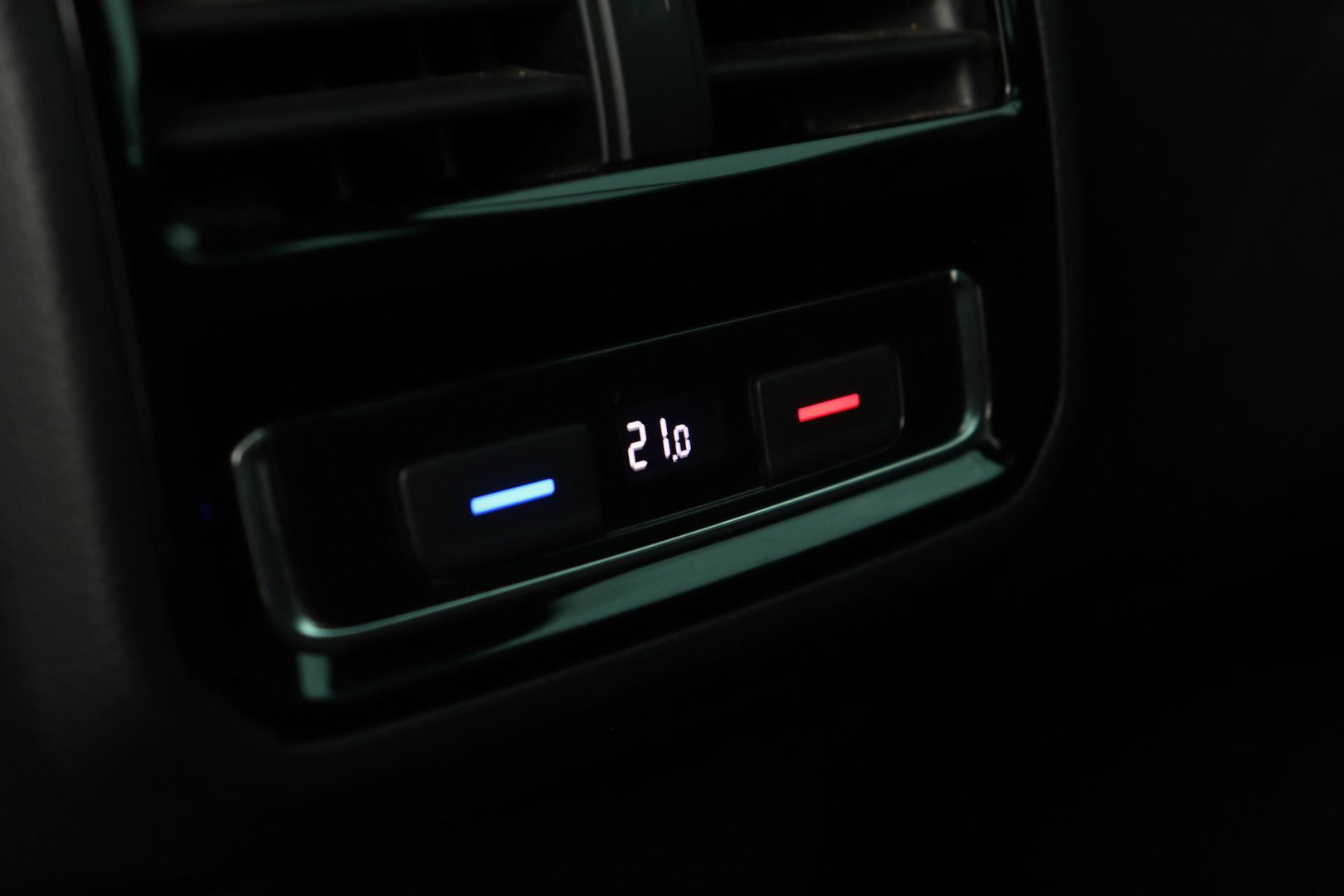 Volkswagen Passat Variant 1.4 TSI PHEV GTE Business | Massage | Panoramadak | 360° Camera | ACC | Standkachel | DCC | Matrix LED