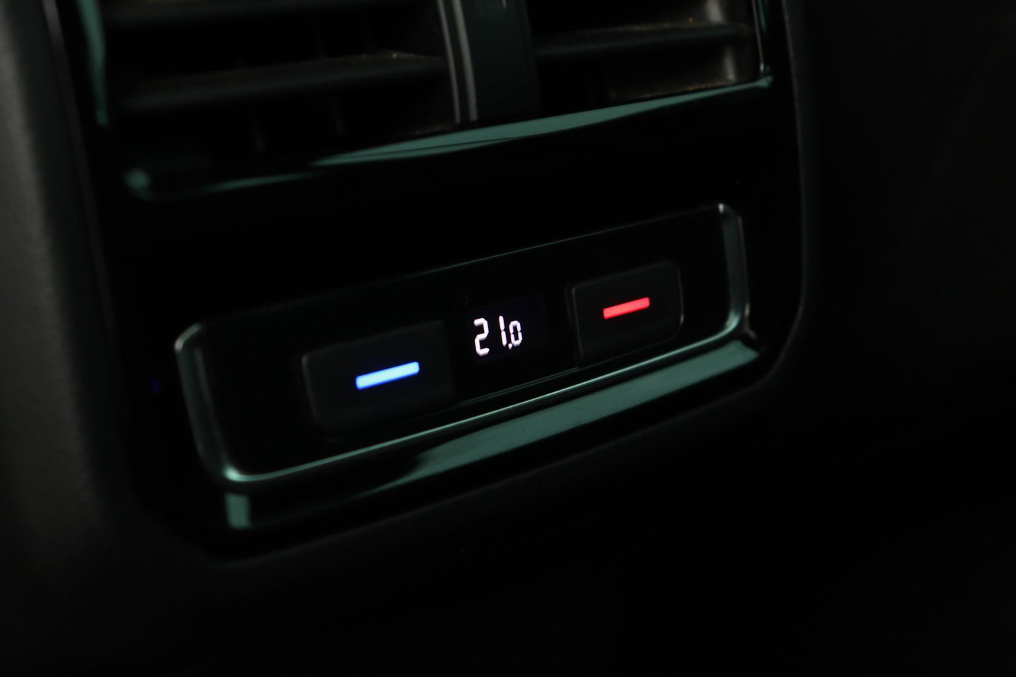 Volkswagen Passat Variant 1.4 TSI PHEV GTE Business | Massage | Panoramadak | 360° Camera | ACC | Standkachel | DCC | Matrix LED