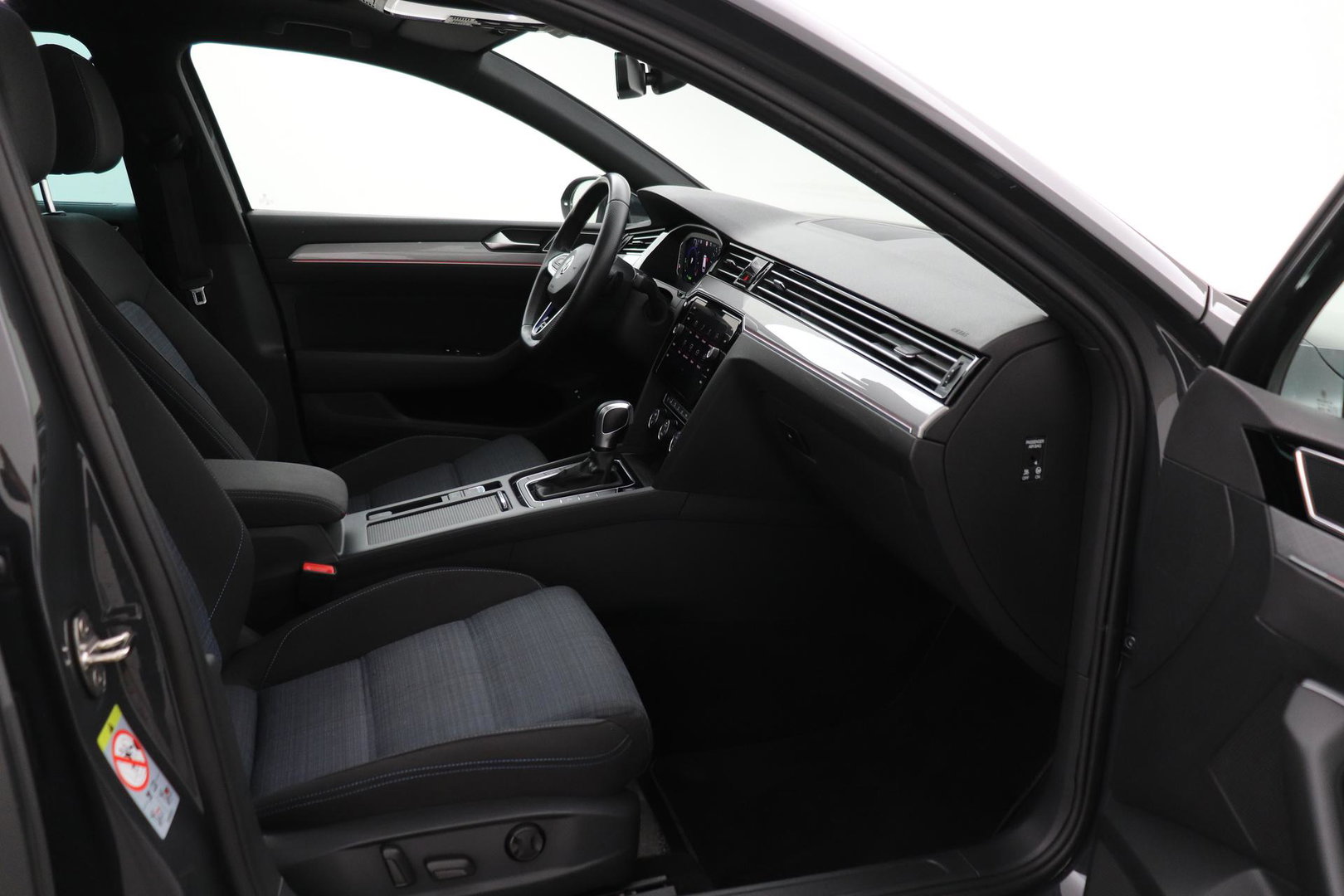 Volkswagen Passat Variant 1.4 TSI PHEV GTE Business | Massage | Panoramadak | 360° Camera | ACC | Standkachel | DCC | Matrix LED