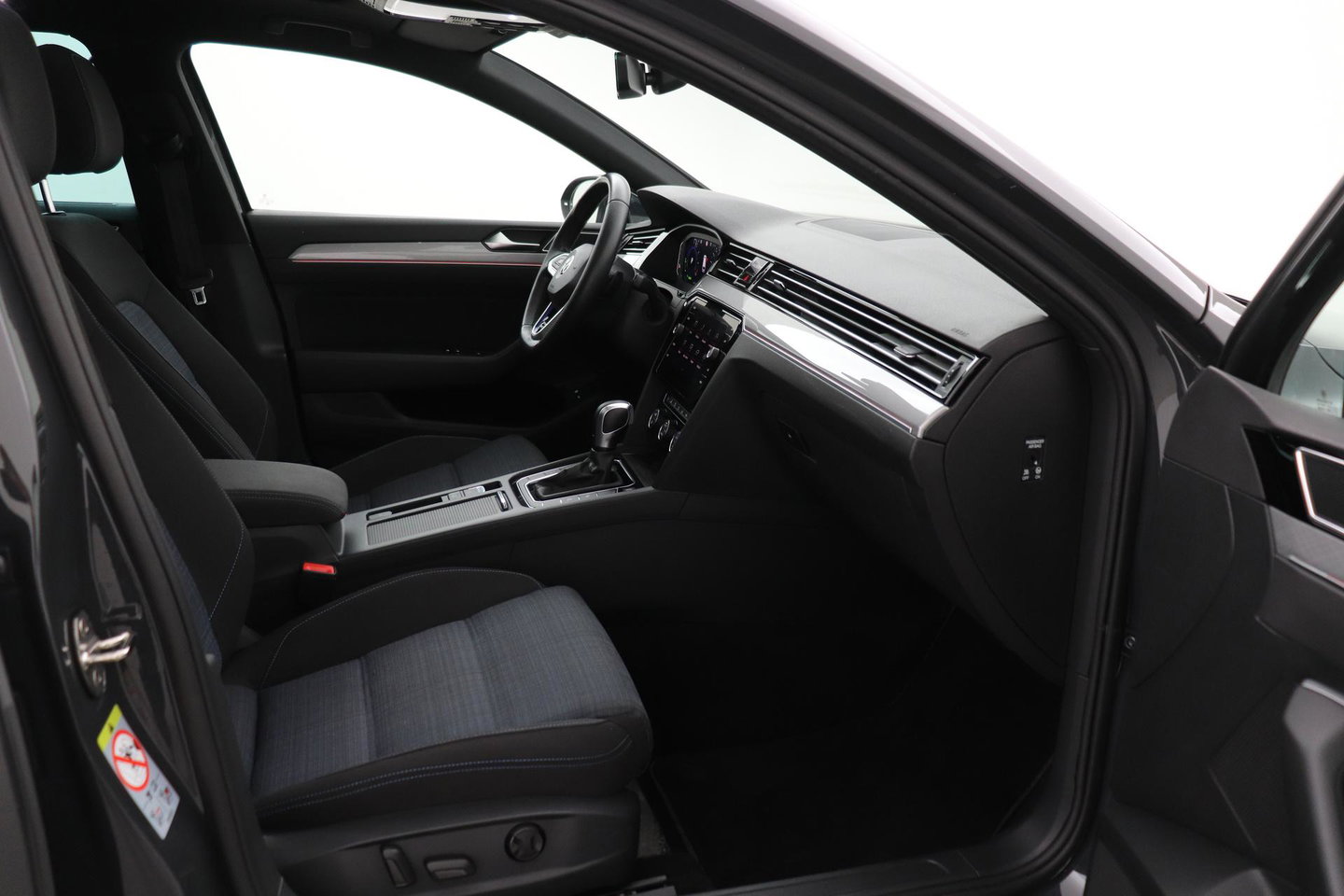 Volkswagen Passat Variant 1.4 TSI PHEV GTE Business | Massage | Panoramadak | 360° Camera | ACC | Standkachel | DCC | Matrix LED