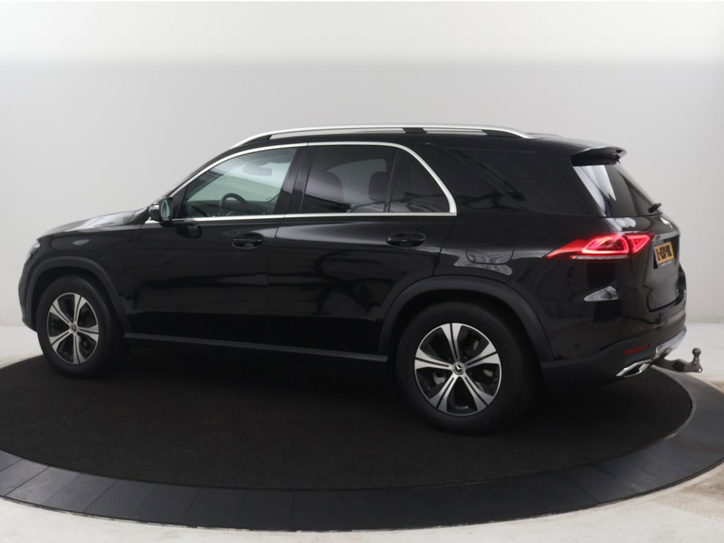 Mercedes-Benz GLE 350 e 4MATIC | SOH 96.4% | Leder | Trekhaak | Sfeerverlichting | Camera | Park assist | Full LED | Stoelverwarming | Cruise control | Navigatie |