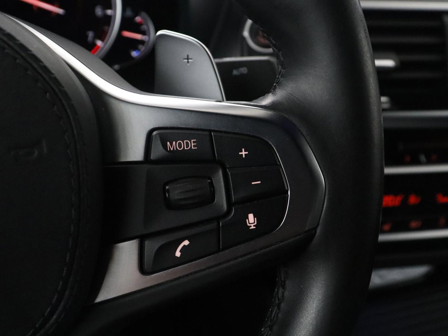 BMW X4 xDrive20i High Executive Edition M-sport | Panoramadak | Leder | Trekhaak | Camera | Sfeerverlichting | Stoelverwarming | Full LED | Climate control | Park assist | Cruise control |