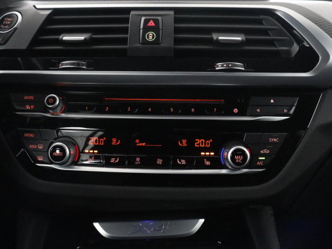 BMW X4 xDrive20i High Executive Edition M-sport | Panoramadak | Leder | Trekhaak | Camera | Sfeerverlichting | Stoelverwarming | Full LED | Climate control | Park assist | Cruise control |