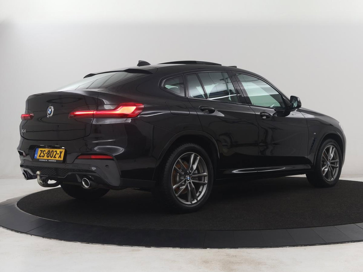 BMW X4 xDrive20i High Executive Edition M-sport | Panoramadak | Leder | Trekhaak | Camera | Sfeerverlichting | Stoelverwarming | Full LED | Climate control | Park assist | Cruise control |