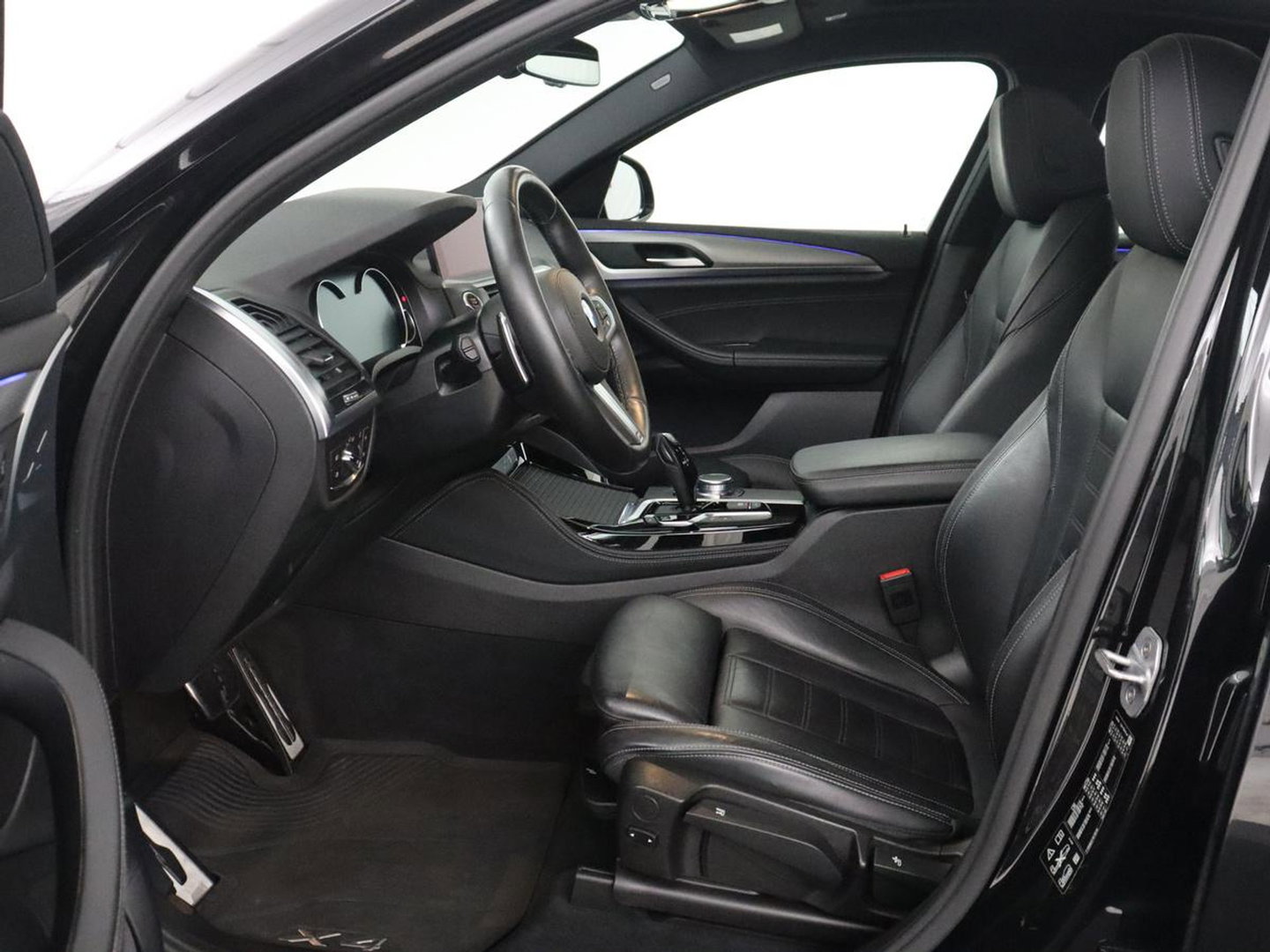 BMW X4 xDrive20i High Executive Edition M-sport | Panoramadak | Leder | Trekhaak | Camera | Sfeerverlichting | Stoelverwarming | Full LED | Climate control | Park assist | Cruise control |