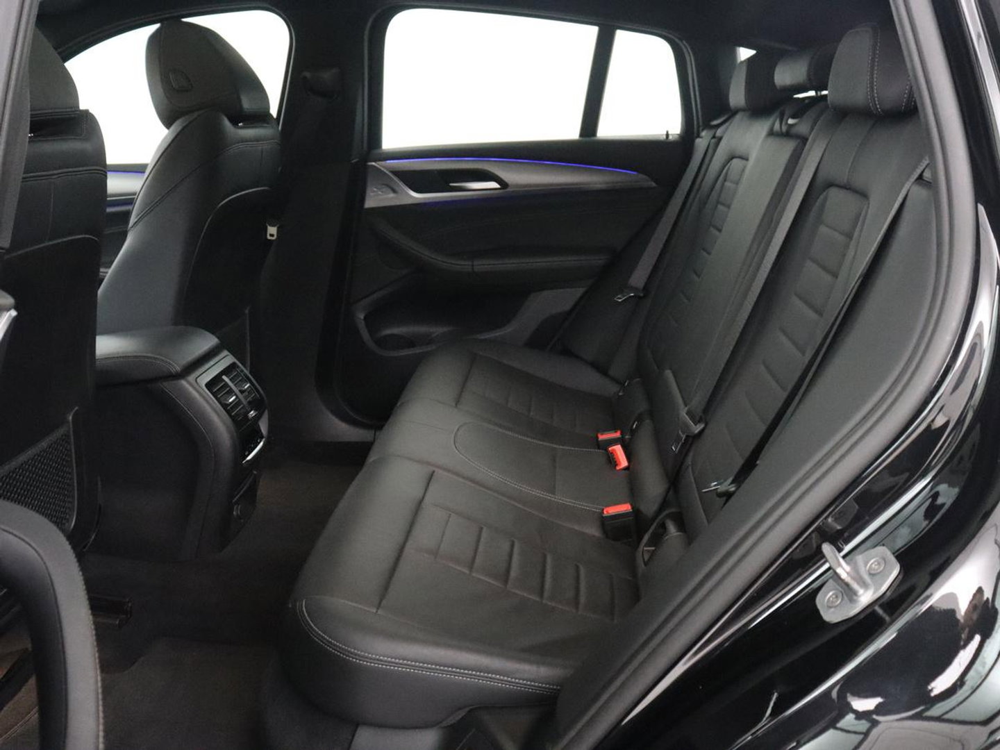 BMW X4 xDrive20i High Executive Edition M-sport | Panoramadak | Leder | Trekhaak | Camera | Sfeerverlichting | Stoelverwarming | Full LED | Climate control | Park assist | Cruise control |