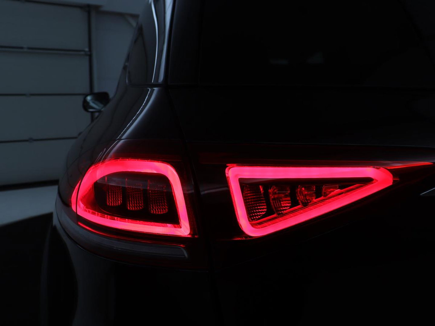 Mercedes-Benz GLE 350 e 4MATIC | SOH 96.4% | Leder | Trekhaak | Sfeerverlichting | Camera | Park assist | Full LED | Stoelverwarming | Cruise control | Navigatie |