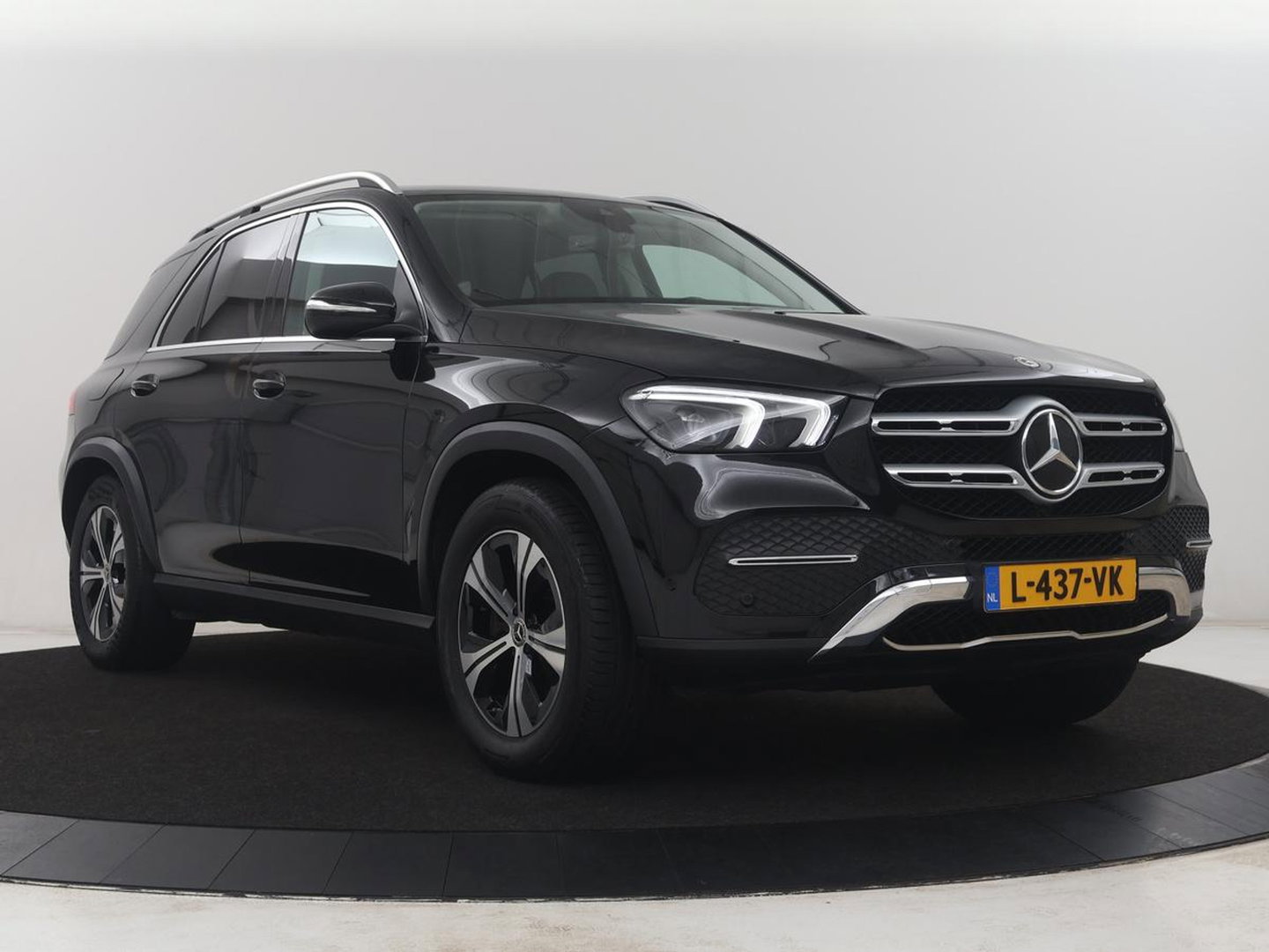 Mercedes-Benz GLE 350 e 4MATIC | SOH 96.4% | Leder | Trekhaak | Sfeerverlichting | Camera | Park assist | Full LED | Stoelverwarming | Cruise control | Navigatie |