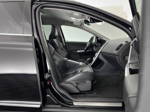 Volvo XC60 2.0 D3 FWD Ocean Race Aut. *LEATHER | HEATED-COMFORTSEATS | NAVI-FULLMAP | PRIVACY-GLASS | ECC | PDC | CRUISE | 18''ALU*