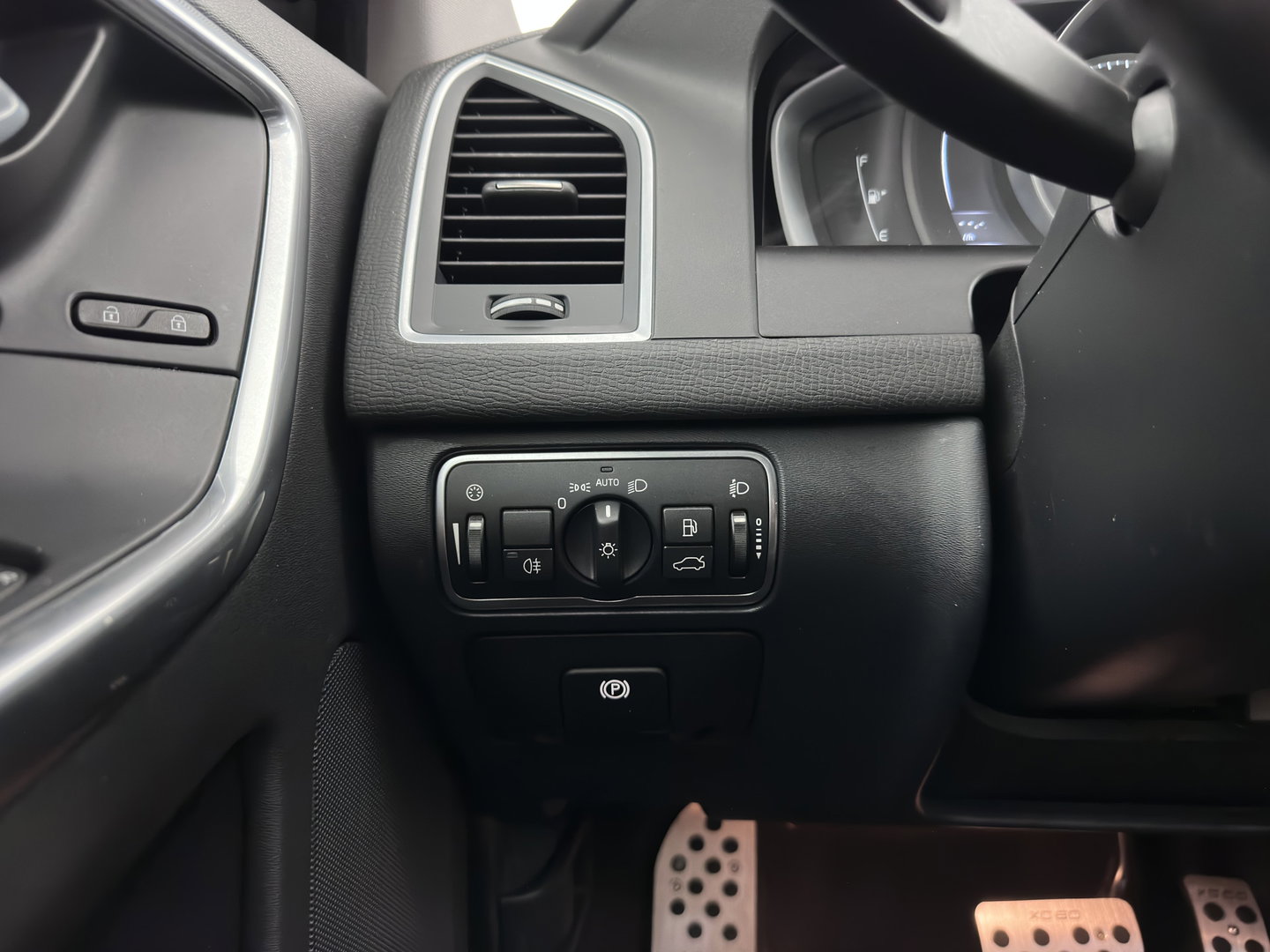 Volvo XC60 2.0 D3 FWD Ocean Race Aut. *LEATHER | HEATED-COMFORTSEATS | NAVI-FULLMAP | PRIVACY-GLASS | ECC | PDC | CRUISE | 18''ALU*