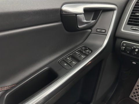 Volvo XC60 2.0 D3 FWD Ocean Race Aut. *LEATHER | HEATED-COMFORTSEATS | NAVI-FULLMAP | PRIVACY-GLASS | ECC | PDC | CRUISE | 18''ALU*