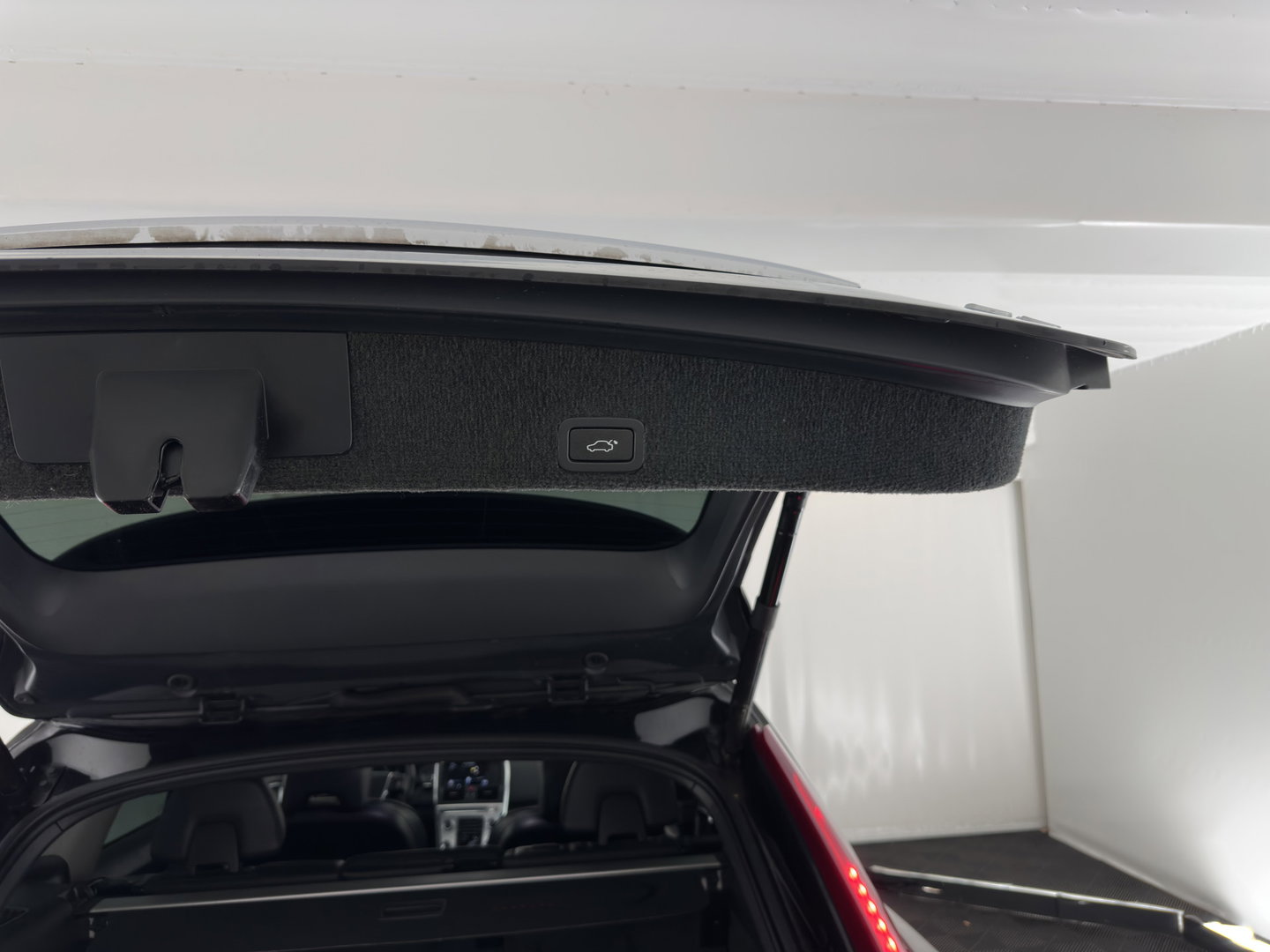 Volvo XC60 2.0 D3 FWD Ocean Race Aut. *LEATHER | HEATED-COMFORTSEATS | NAVI-FULLMAP | PRIVACY-GLASS | ECC | PDC | CRUISE | 18''ALU*