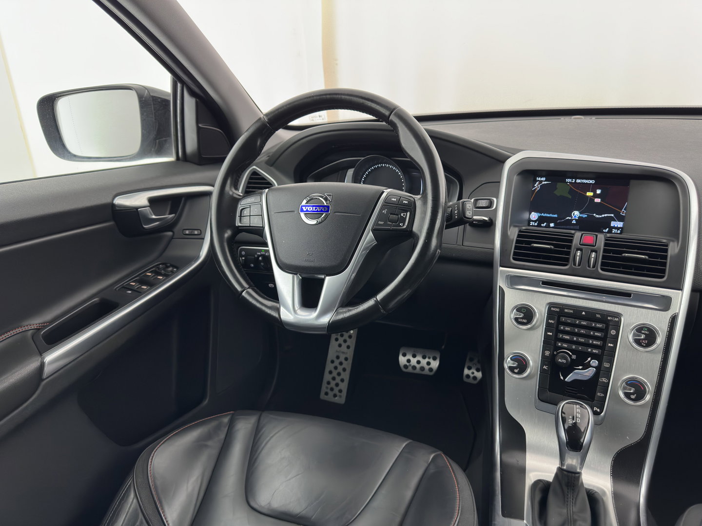 Volvo XC60 2.0 D3 FWD Ocean Race Aut. *LEATHER | HEATED-COMFORTSEATS | NAVI-FULLMAP | PRIVACY-GLASS | ECC | PDC | CRUISE | 18''ALU*