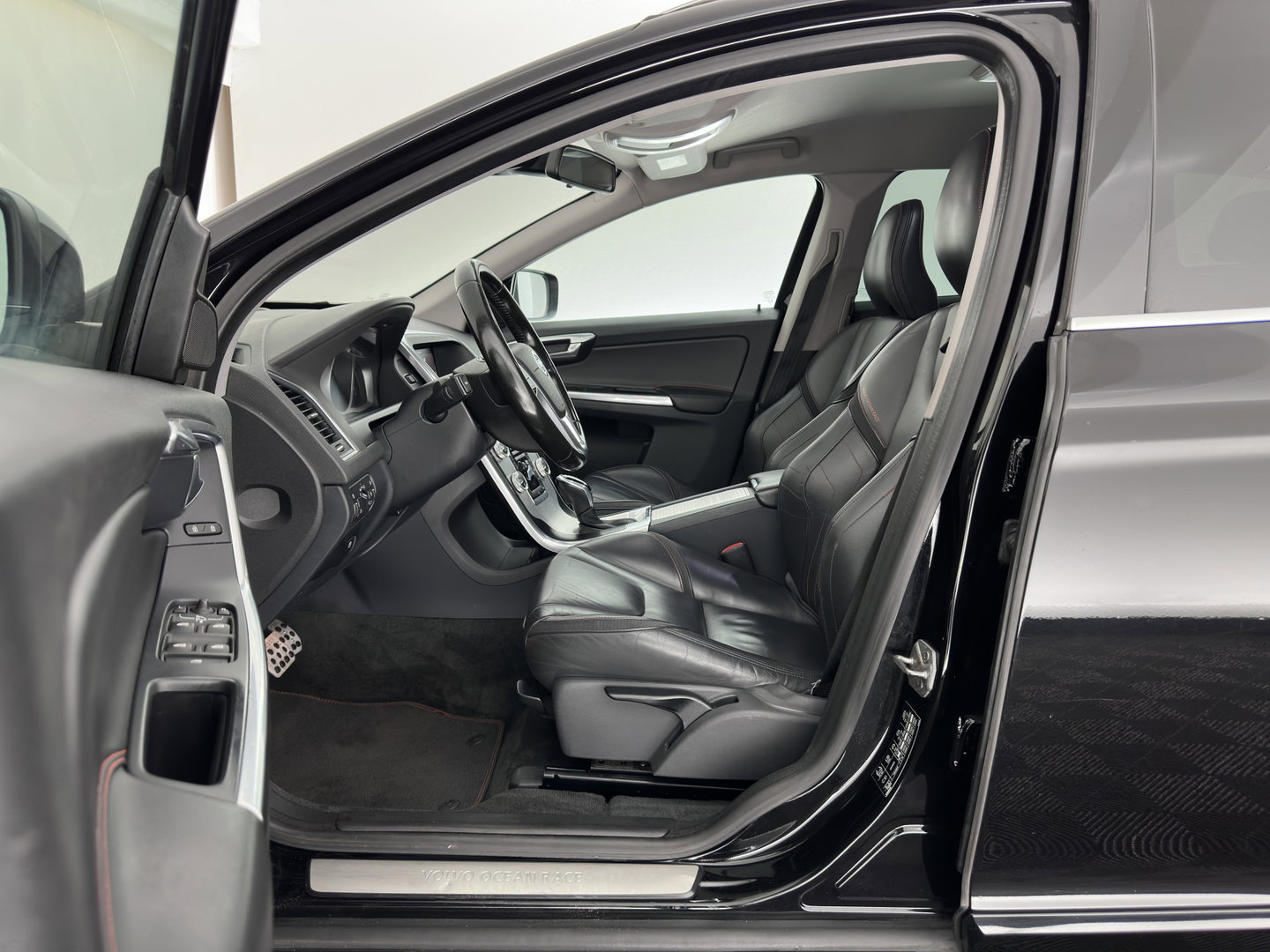 Volvo XC60 2.0 D3 FWD Ocean Race Aut. *LEATHER | HEATED-COMFORTSEATS | NAVI-FULLMAP | PRIVACY-GLASS | ECC | PDC | CRUISE | 18''ALU*