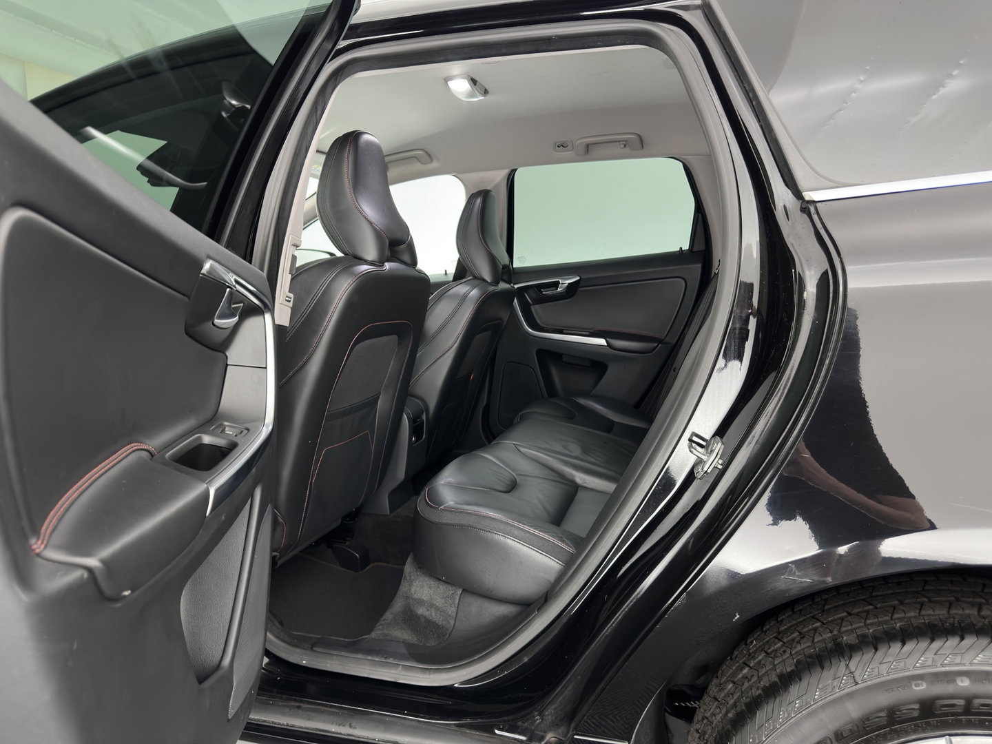 Volvo XC60 2.0 D3 FWD Ocean Race Aut. *LEATHER | HEATED-COMFORTSEATS | NAVI-FULLMAP | PRIVACY-GLASS | ECC | PDC | CRUISE | 18''ALU*