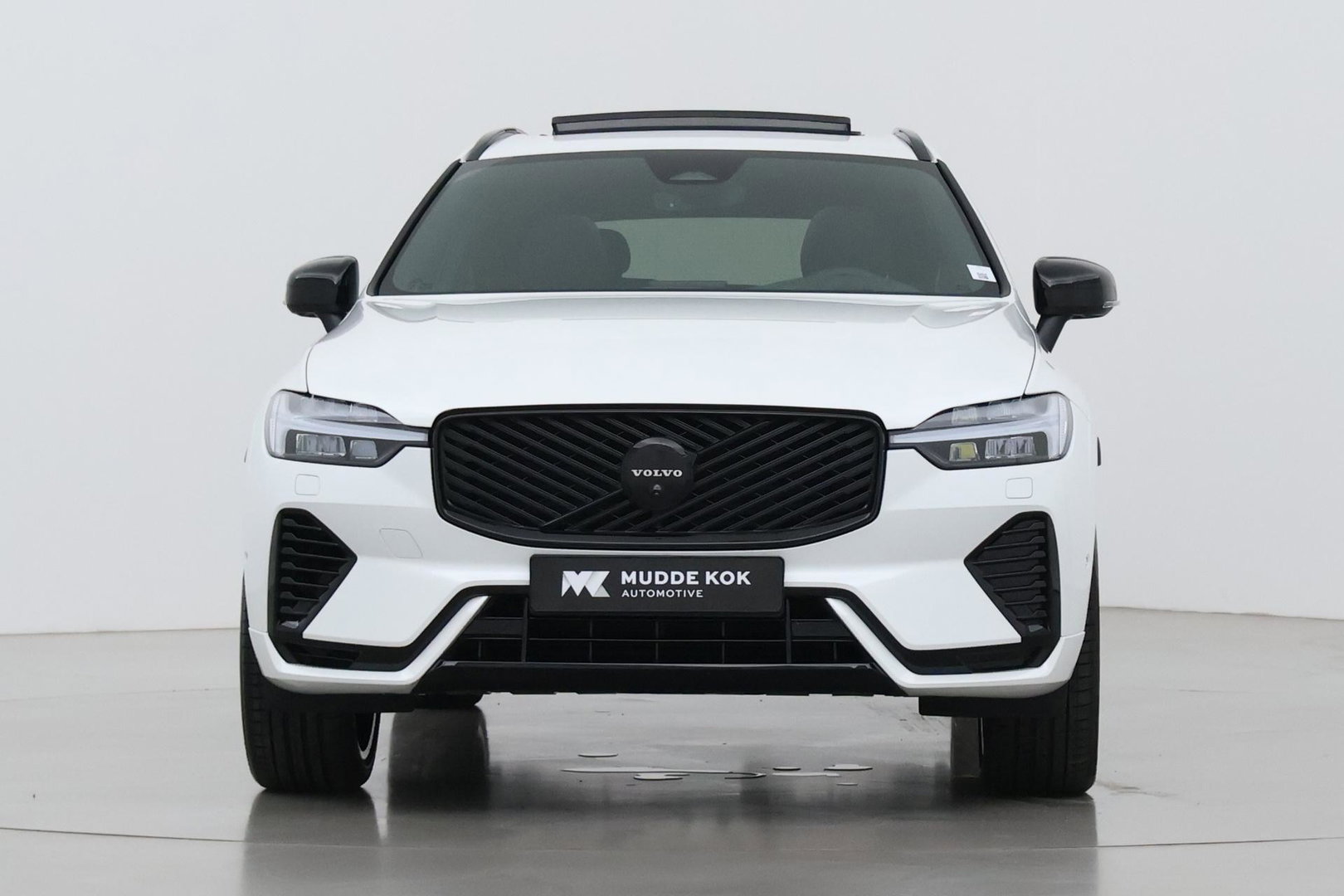 Volvo XC60 T6 Plus Black Edition | Harman/Kardon | Pilot Assist | Panoramadak | 360° Camera | Head-Up | Stoel+Stuurverwarming | 21 Inch