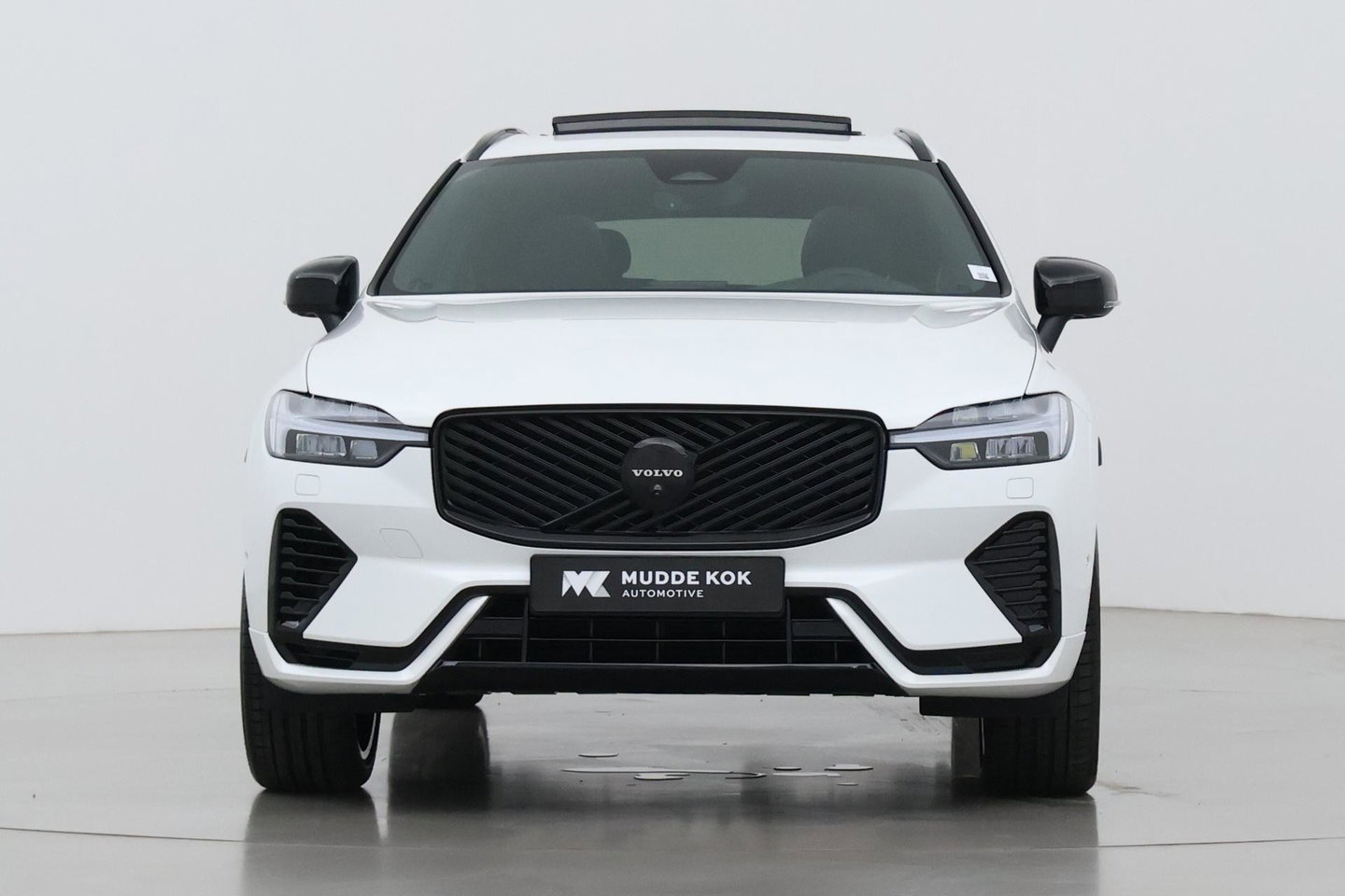 Volvo XC60 T6 Plus Black Edition | Harman/Kardon | Pilot Assist | Panoramadak | 360° Camera | Head-Up | Stoel+Stuurverwarming | 21 Inch