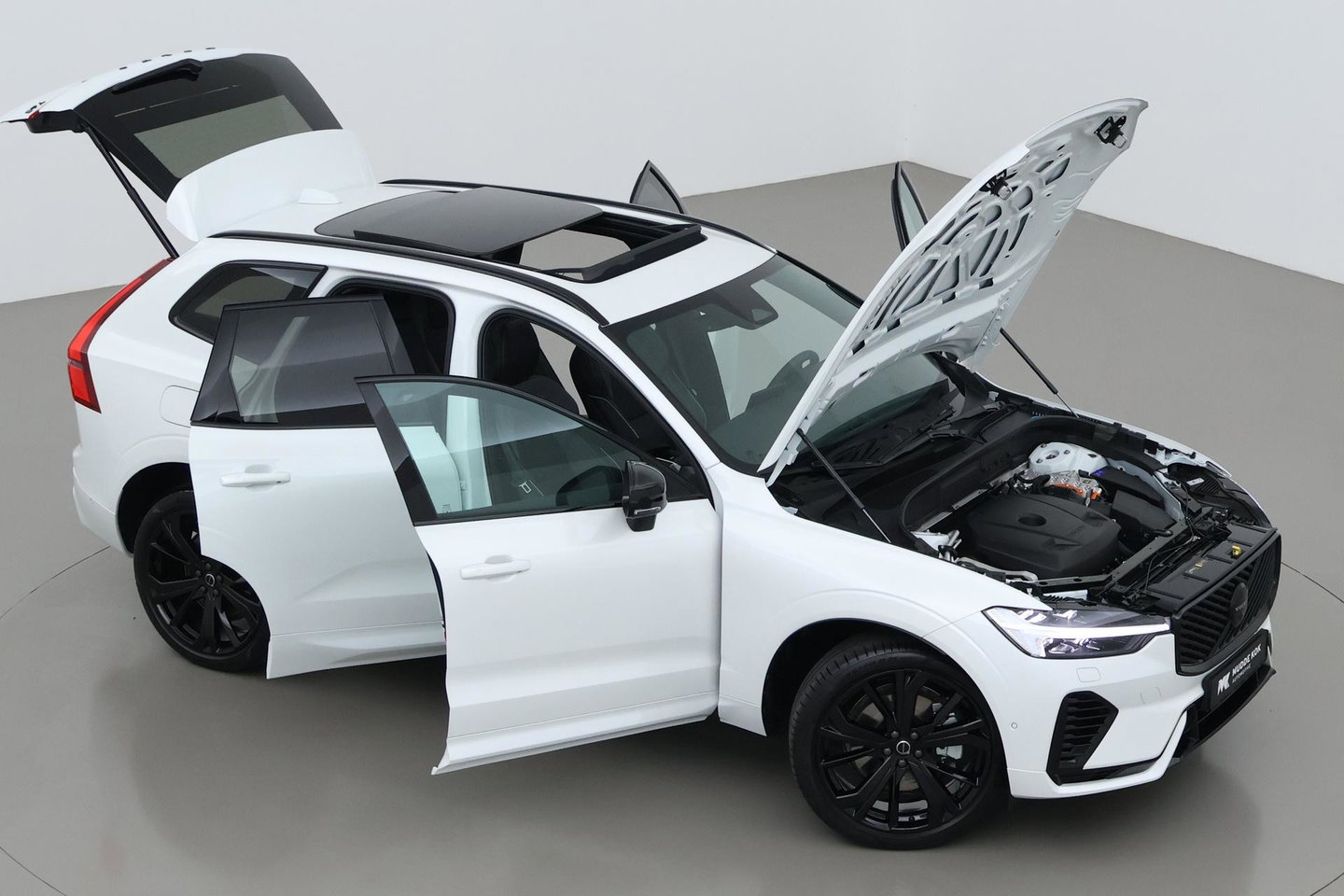 Volvo XC60 T6 Plus Black Edition | Harman/Kardon | Pilot Assist | Panoramadak | 360° Camera | Head-Up | Stoel+Stuurverwarming | 21 Inch