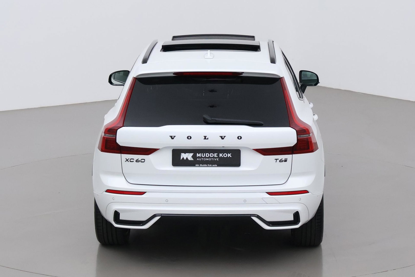 Volvo XC60 T6 Plus Black Edition | Harman/Kardon | Pilot Assist | Panoramadak | 360° Camera | Head-Up | Stoel+Stuurverwarming | 21 Inch