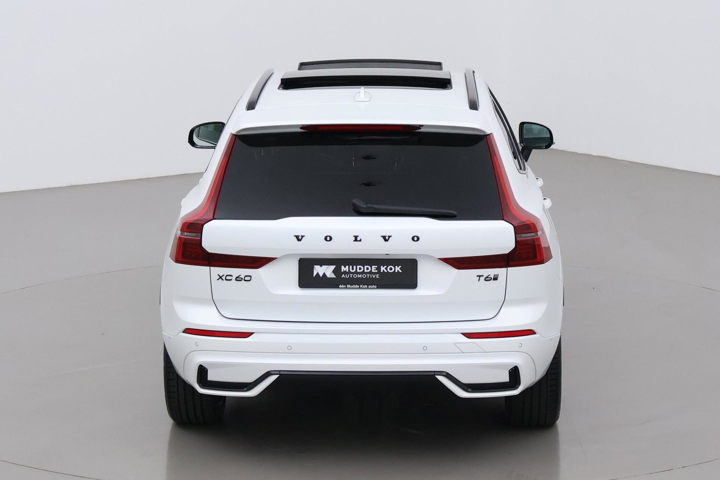 Volvo XC60 T6 Plus Black Edition | Harman/Kardon | Pilot Assist | Panoramadak | 360° Camera | Head-Up | Stoel+Stuurverwarming | 21 Inch
