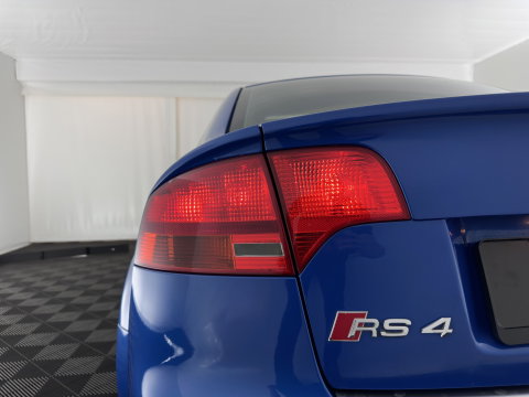 Audi A4 Limousine 4.2 V8 RS 4 Quattro