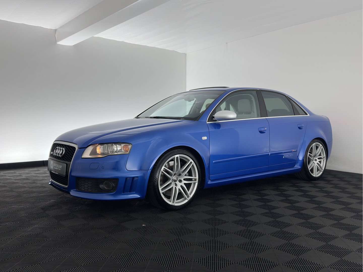 Audi A4 Limousine 4.2 V8 RS 4 Quattro