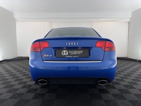 Audi A4 Limousine 4.2 V8 RS 4 Quattro